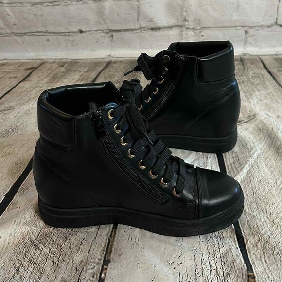 D10 Lulus Black Hightop Sneaker Boots with Side Zipper, Size 7, Pre-owned - Picture 5 of 7
